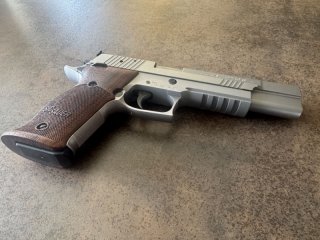 SIG SAUER P220 X-SIX im Kailber .45 ACP