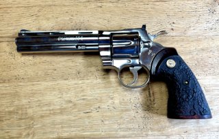 Revolver Colt Python .357Mag. vernickelt mit gesvchn. Griffschalen