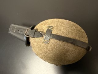 Alte Feldflasche-Wehrmacht-Ausrüstung