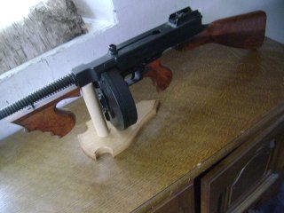 Waffenständer Thompson 1928 denix