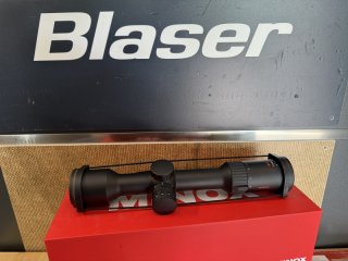 Neuware---Minox RS-4 2.5-10x42 Leuchtabs. 4 LP Paralaxausgleich super schlankes ZF