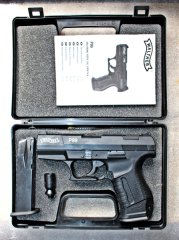 NEUW. WALTHER P99 PISTOLE im Kaliber 9mm P.A.K. komplett mit Ersatzmagazin