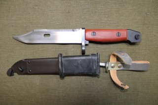 Bajonett AK47/74 Vietnam mit roten Griffschalen
