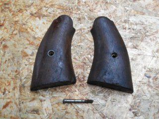 S&W Victory Revolver Griffschalen original WK2 aus Holz mit originaler Schraube