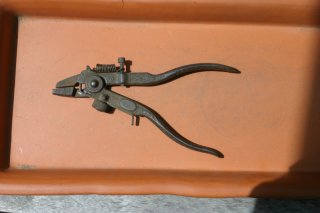 alte SpezialZange zum Schränken von Sägeblättern