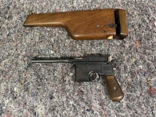 C96 mit Holzanschlagkasten, nummerngleiche Waffe im Bestzustand