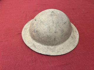 Britischer Stahlhelm Mk II – 2. Weltkrieg – sandfarbene Lackierung