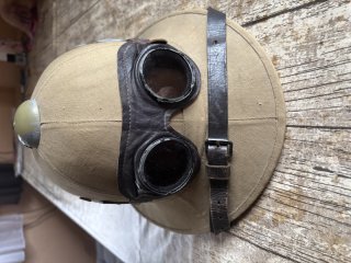Tropenhelm Italien -Wermacht mit Abzeichen gr 56