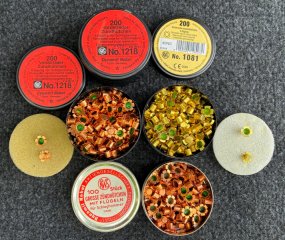 700 große Zündhütchen und Pulverflasche