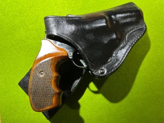 MASSIVES STEG/DIENSTHOLSTER RUGER S/SIX BAUÄHNLICHE REVOLVER