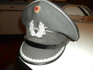Gut erhaltene gebrauchte Schirmmütze für Offiziere (Leutnant) der Kleiderkasse für die Bundeswehr