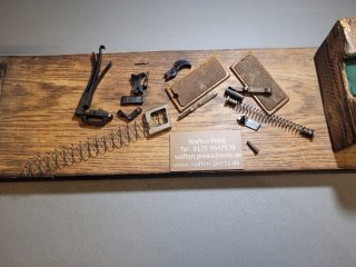 Steyr 1916 Freie Teile Griffschalen Hahn Abzug diverse Kleinteile