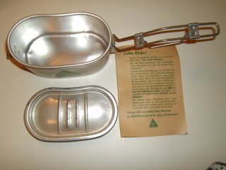Älterer Virgo Aluminium Tender (Essenträger) ½ Liter mit Deckel und Klammer.