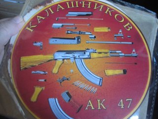 KALASCHNIKOW AK 47auf Blech rund 20 cm m