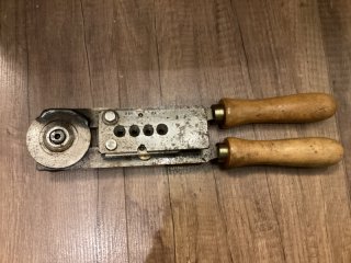 4 - fach 9mm Para GIEßZANGE / Kokille Dia.356 - 135gr. RN mit Rand BB von Klaus Wich mit Griffen