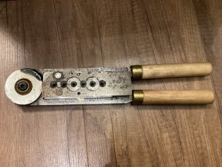 6 - fach 9mm Para GIEßZANGE / Kokille Dia.356 - 135gr. RN mit Rand BB von Klaus Wich mit Griffen