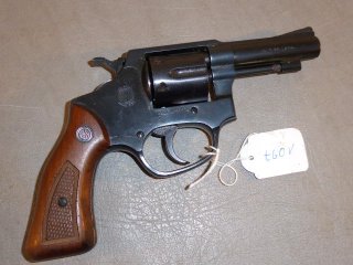 Rossi- Revolver 7,5 cm Lauflänge. Kal. 32 S & W.