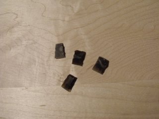schwarzer Feuerstein ca. 15 x 18 mm