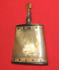 Museale Pulverflasche / Pulverfüller aus Horn