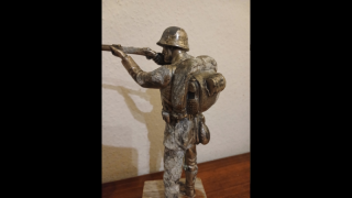Soldat mit Gewehr