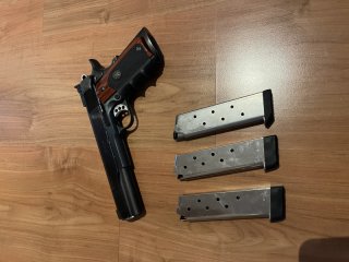 Les Baer Custom 1911 Sportpistole Colt .45 ACP