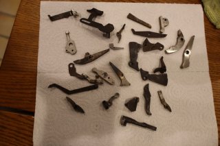 großes Konvolut Waffen-Innenteile ca. 25 Teile
