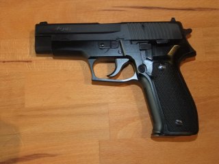 SIG Sauer P226 9mm Luger