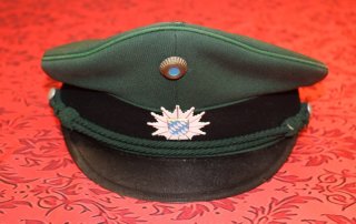 Polizei-Schirmmütze der Münchner Stadt-Polizei mit bayerischen Wappen im Stern nicht BGS Zoll