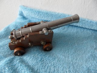 Schiffskanone cal.45 Jukar mit Zubehör