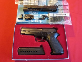 SigSauer P220 im Kaliber 45Auto in OVP mit Wechselsystem 9 Luger/Para nummerngleich!