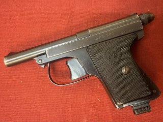 Manufrance Le Français „Type Policeman“ – S.P.S. Polizeiinventarnummer – 6,35 mm